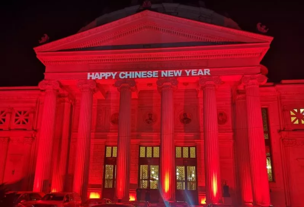 【罗马尼亚】雅典娜音乐厅首次点亮“中国红” 中罗音乐大师携手合作新春音乐会